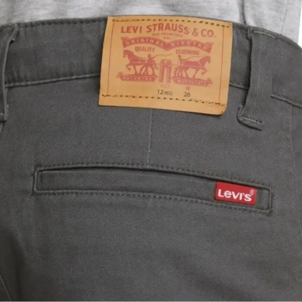 Levi's Boy’s Shorts Cargo Straight Fit Adjustable Waist Gray Size 8 NWT - Picture 10 of 10